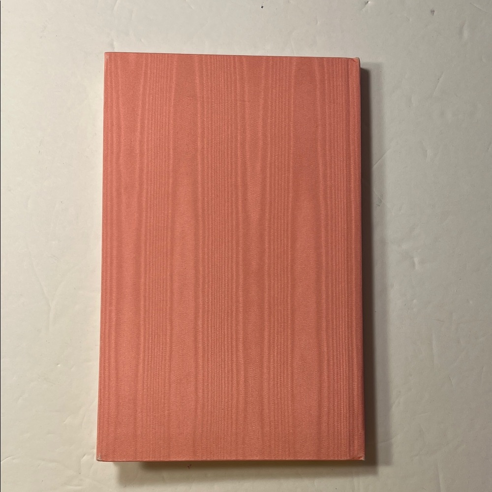 Gucci Coral and Gold Decorative Notebook - Picture 6 of 10